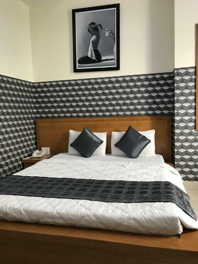 10H Hotel