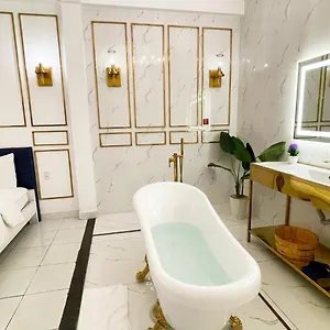 2* Hotel A In Glamour